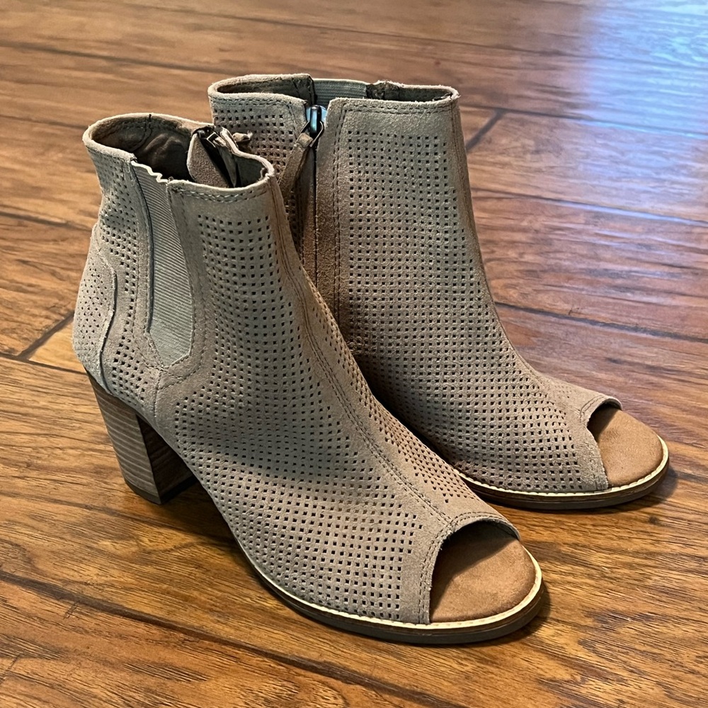 TOMS Boots Womens 6.5 Majorca Ankle Booties Brown Suede Peep Toe Block Heels